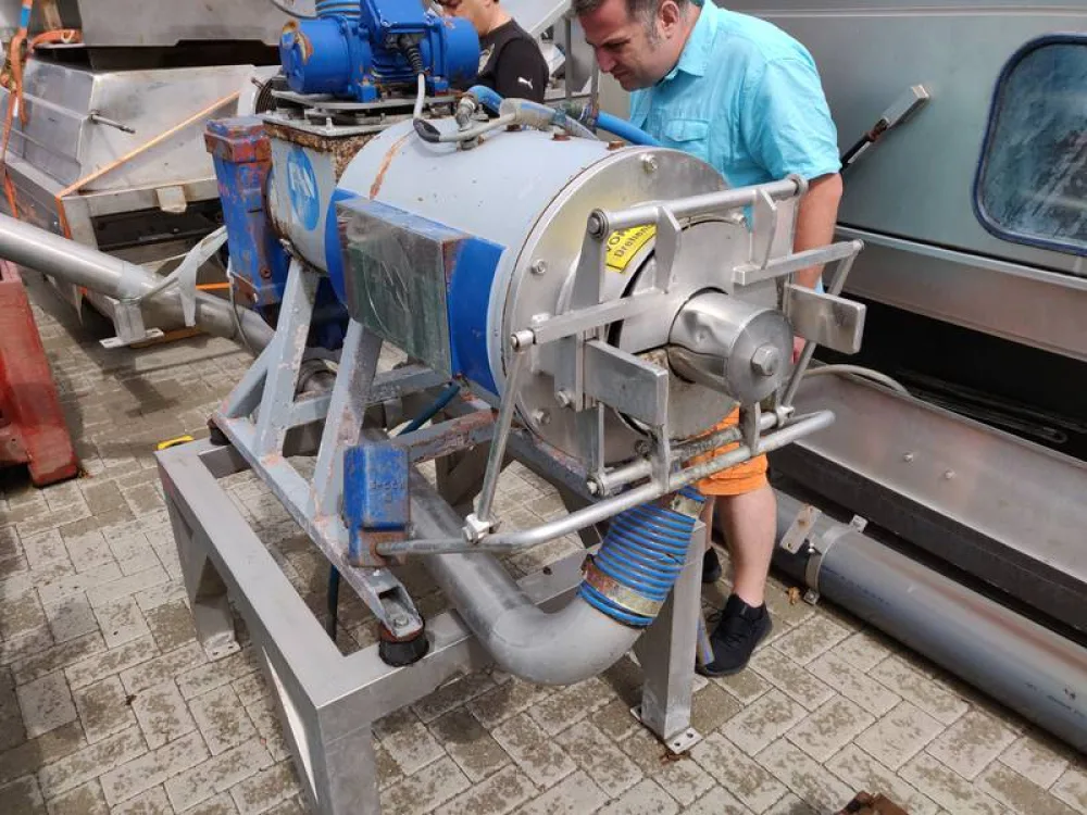 Sludge separator