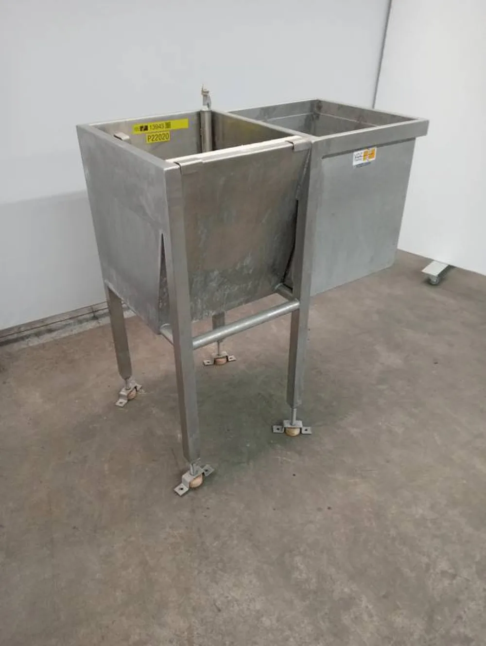 Wash bassin and sterilizer