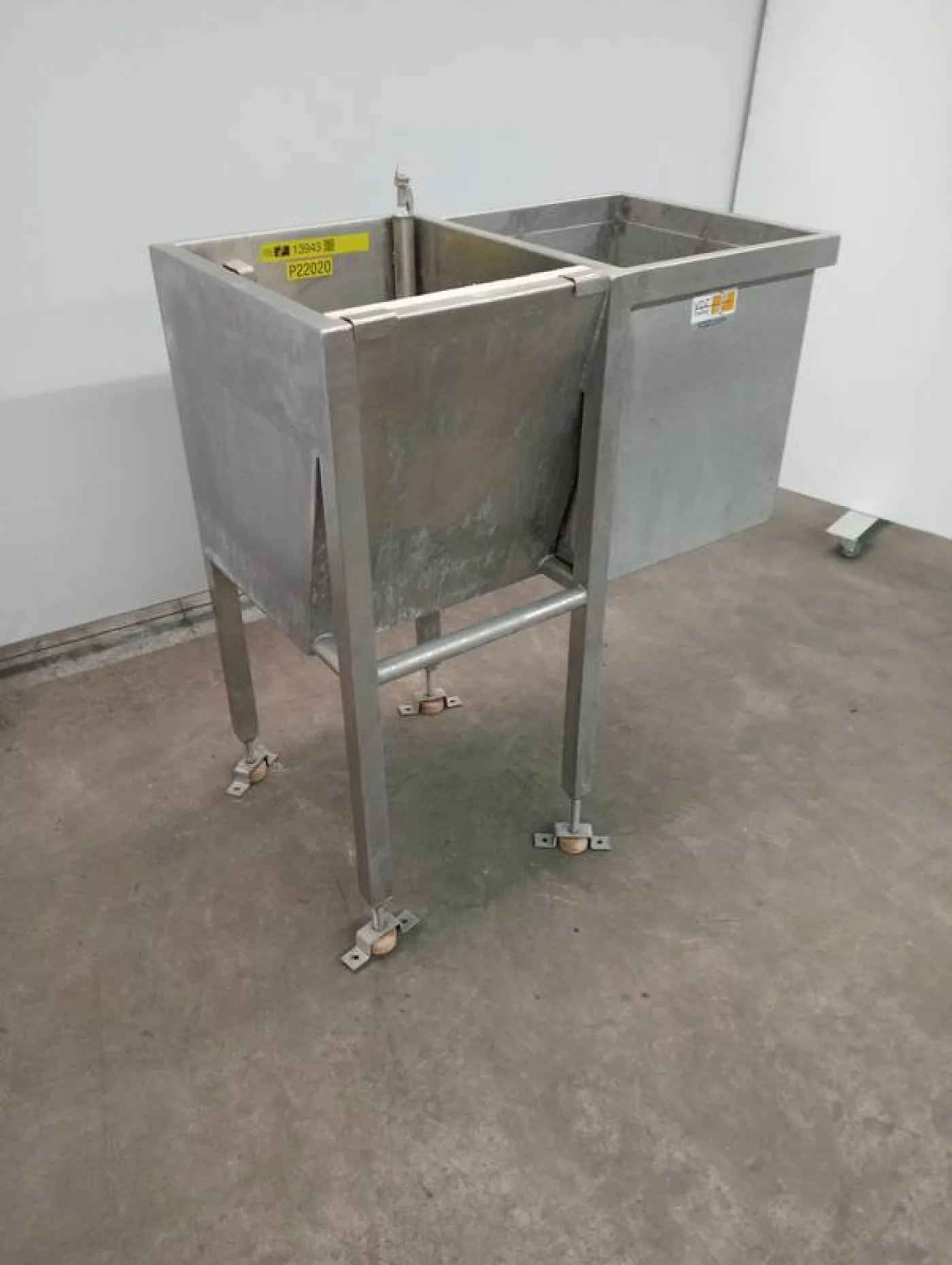 Wash bassin and sterilizer - 1