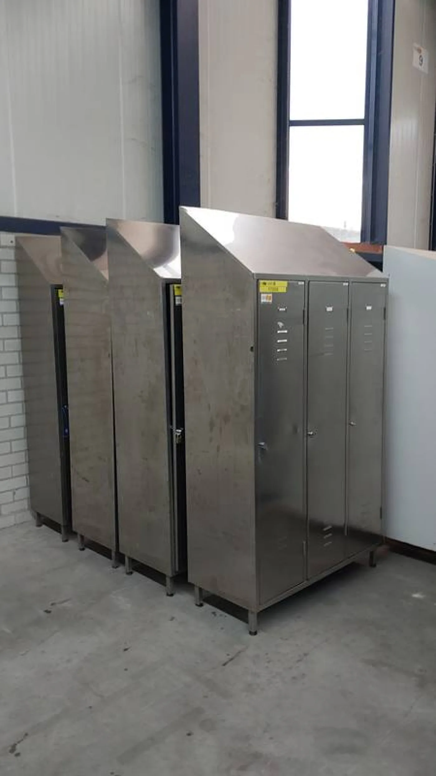 Stainless steel locker wtih 3 doors - 3
