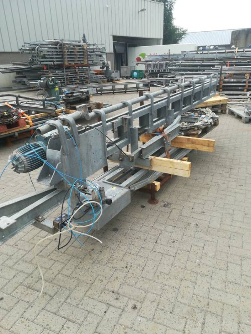 Conveyor lift
