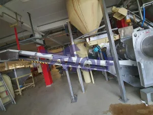 Edelstahl-Stahlbandanlage BERNDORF - ca. 350 mm Arbeitsbreite und 14 Meter Länge.