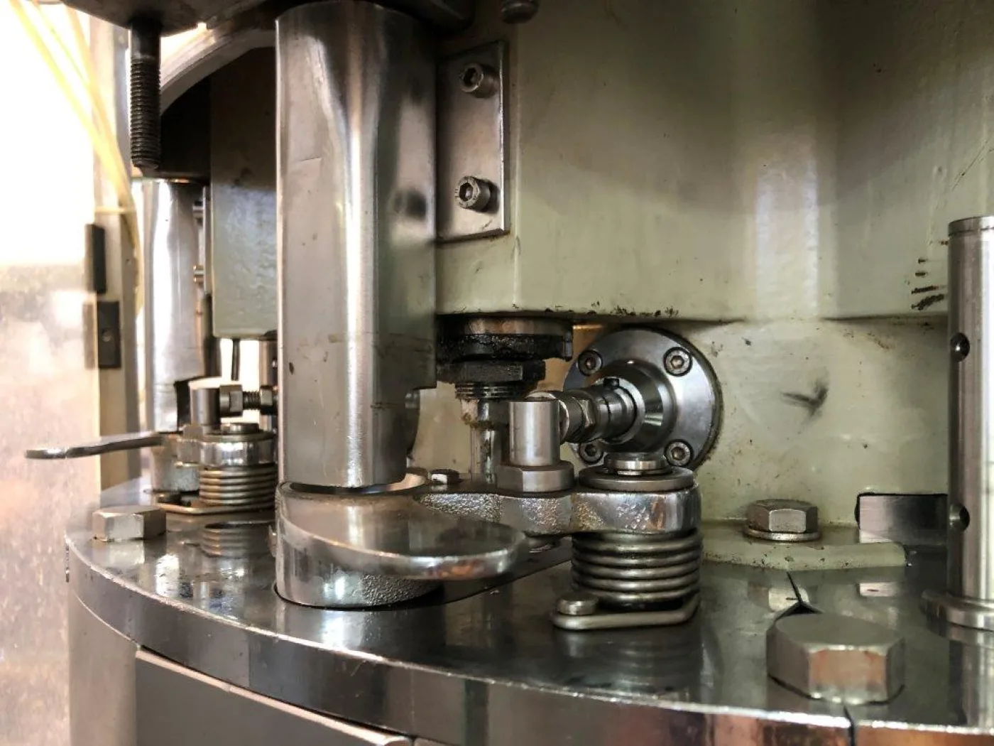 BERTOLASO CORKING MACHINE DELTA 408 TO 8 HEADS FOR NATURAL CORK, SECOND-HAND MACHINE - 4