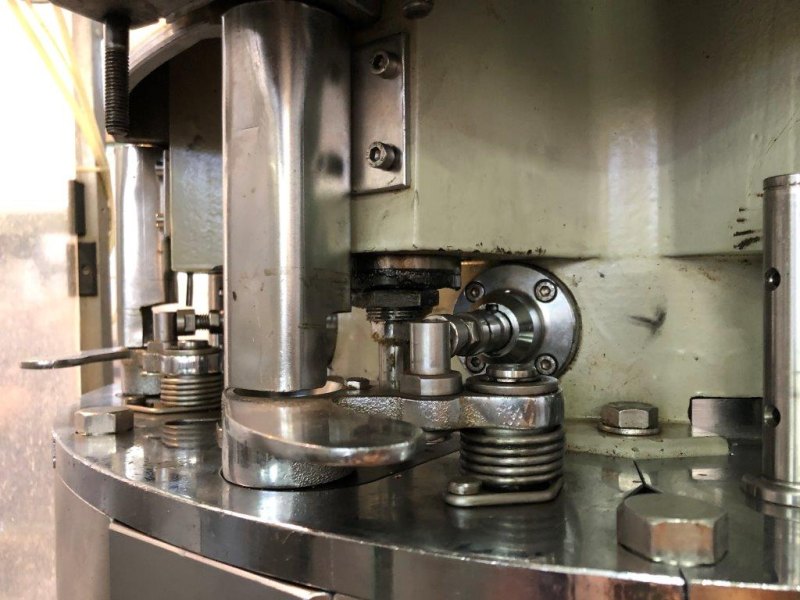 BERTOLASO CORKING MACHINE DELTA 408 TO 8 HEADS FOR NATURAL CORK, SECOND-HAND MACHINE
