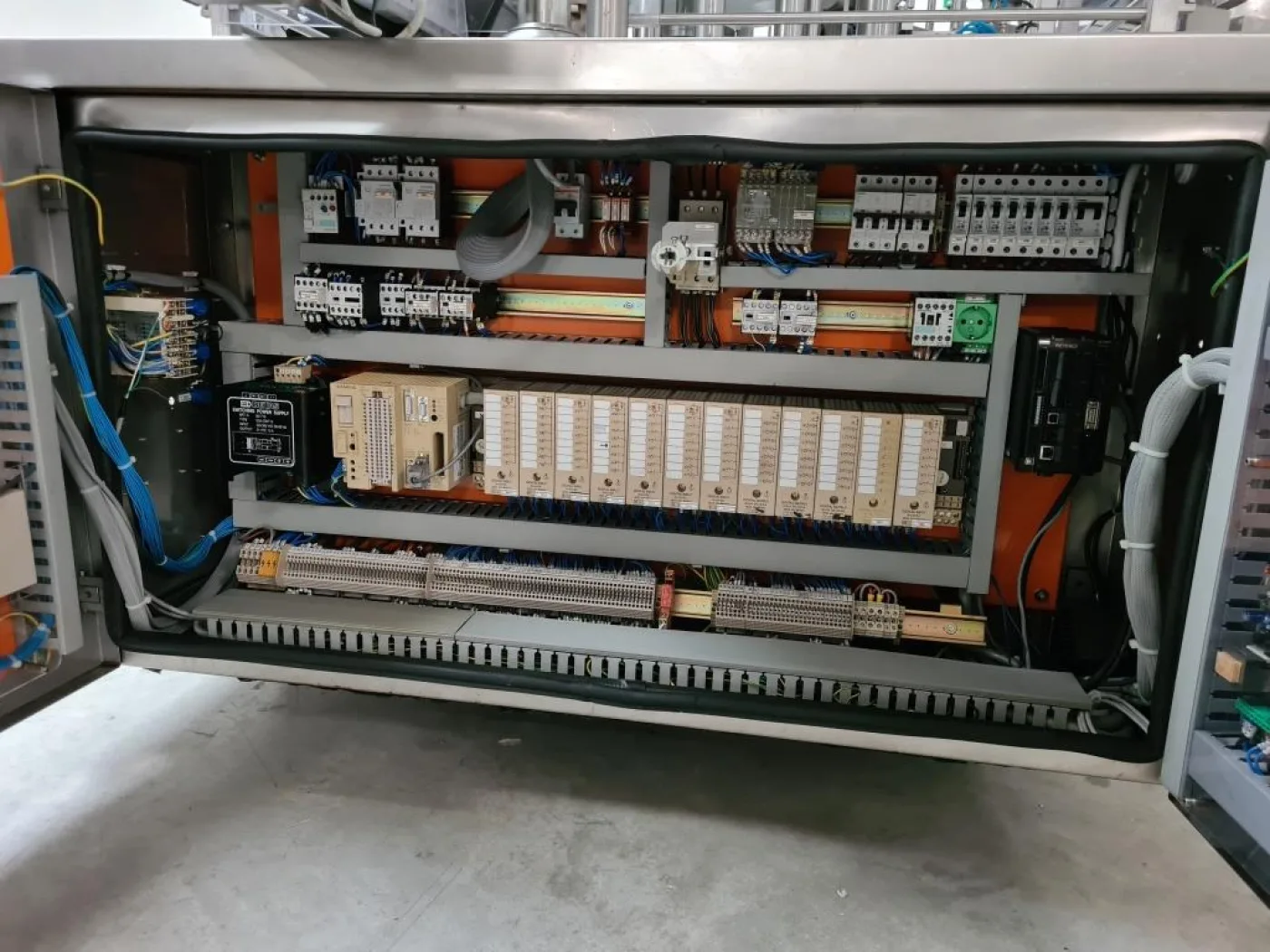 RIEMPITRICE LIQUIDI E TAPPATRICE – IMA FARMOMAC – MOD. F87 - 7