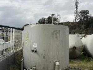 STAINLESS STEEL TANK 316 4200 LITERS WITH AGITATION AND INTERNAL COIL