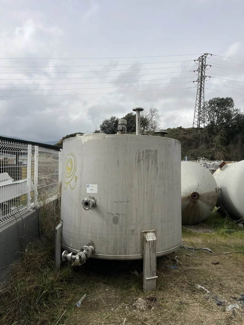 STAINLESS STEEL TANK 316 4200 LITERS WITH AGITATION AND INTERNAL COIL