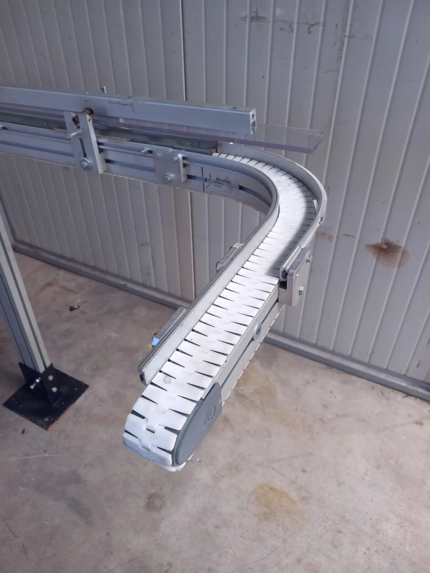 NASTRO TRASPORTATORE MOTORIZZATO, DUE CURVE A 90° – FLEXLINK - 6