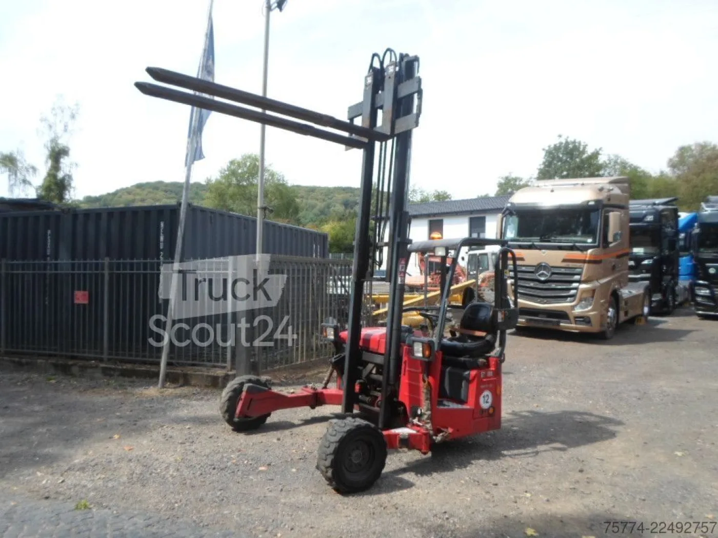 MOFFETT M 4 25.3/ 880 Std. ALLRAD !! - 2