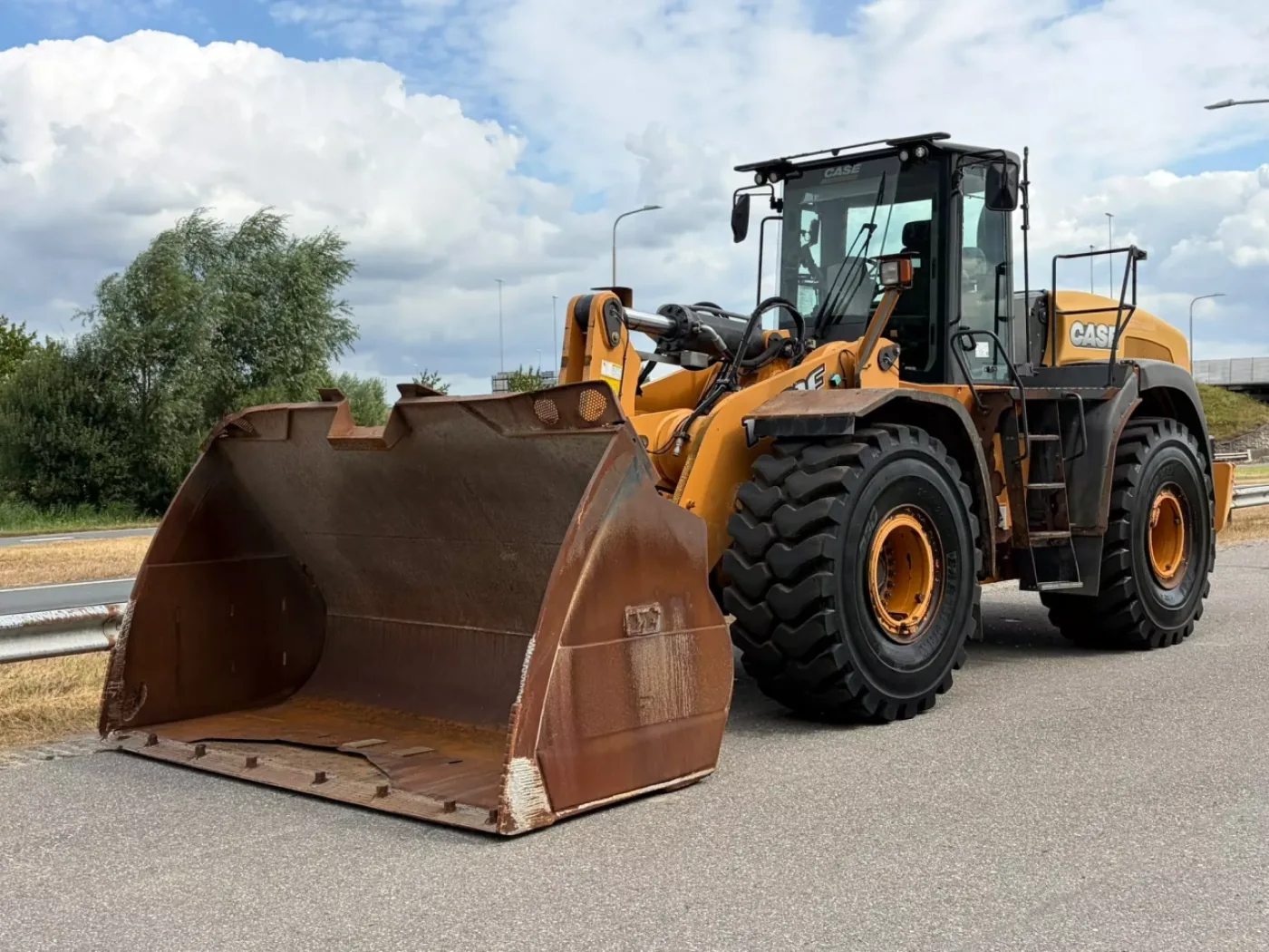 Case 1021F - 2