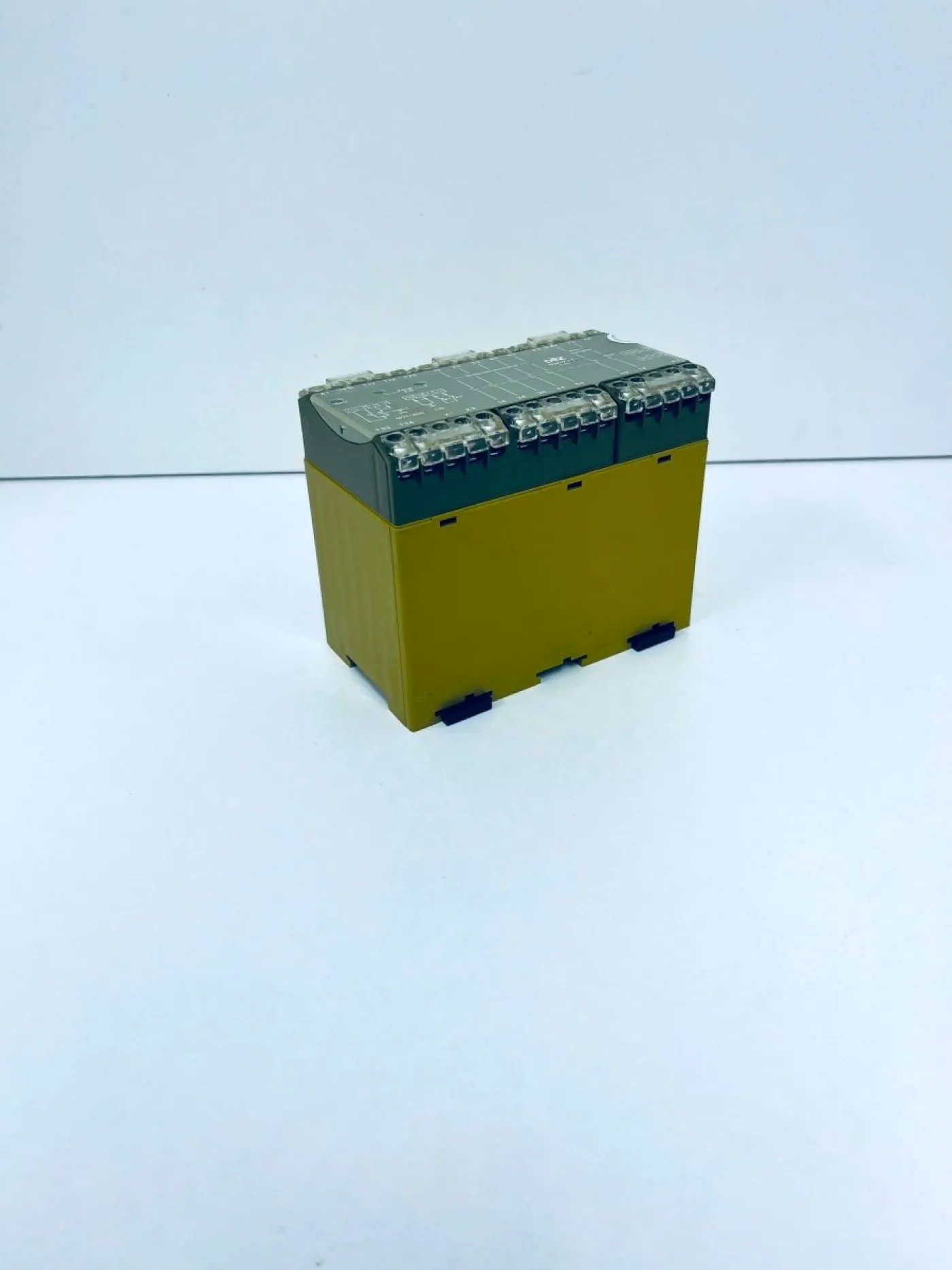 Pilz PN0Z/3 Sicherheitsmodul 474895 - 1