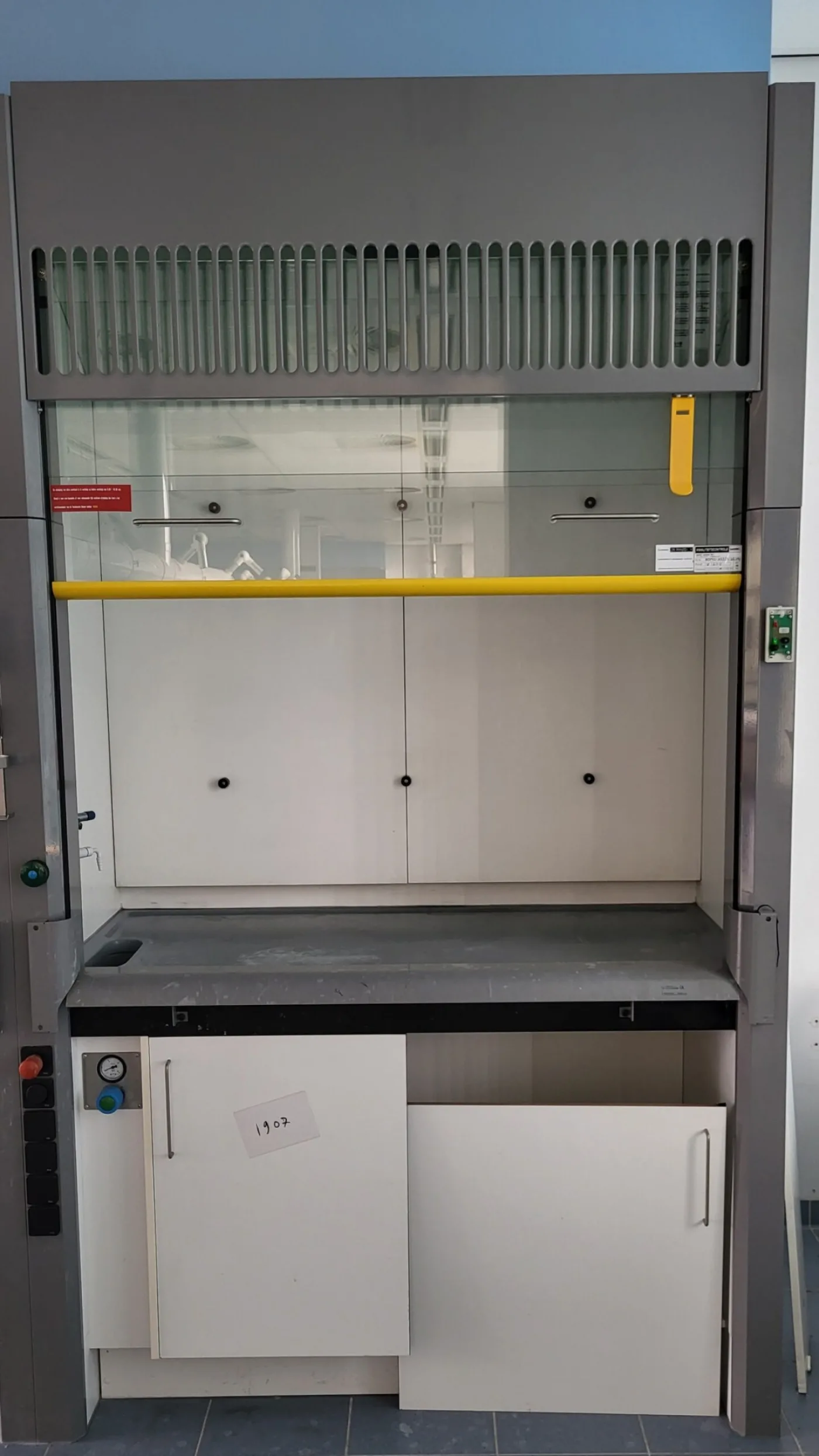 1907 - Used S+B Fumehood (150cm) - 1