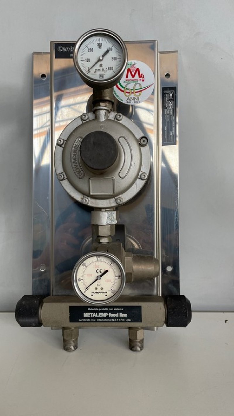 DOUBLE STAGE NITROGEN GAS DISTRIBUTION UNIT COMPLETE WITH MANIFOLD FOR CONNECTION TO THE TANKS, SECOND-HAND EQUIPMENT