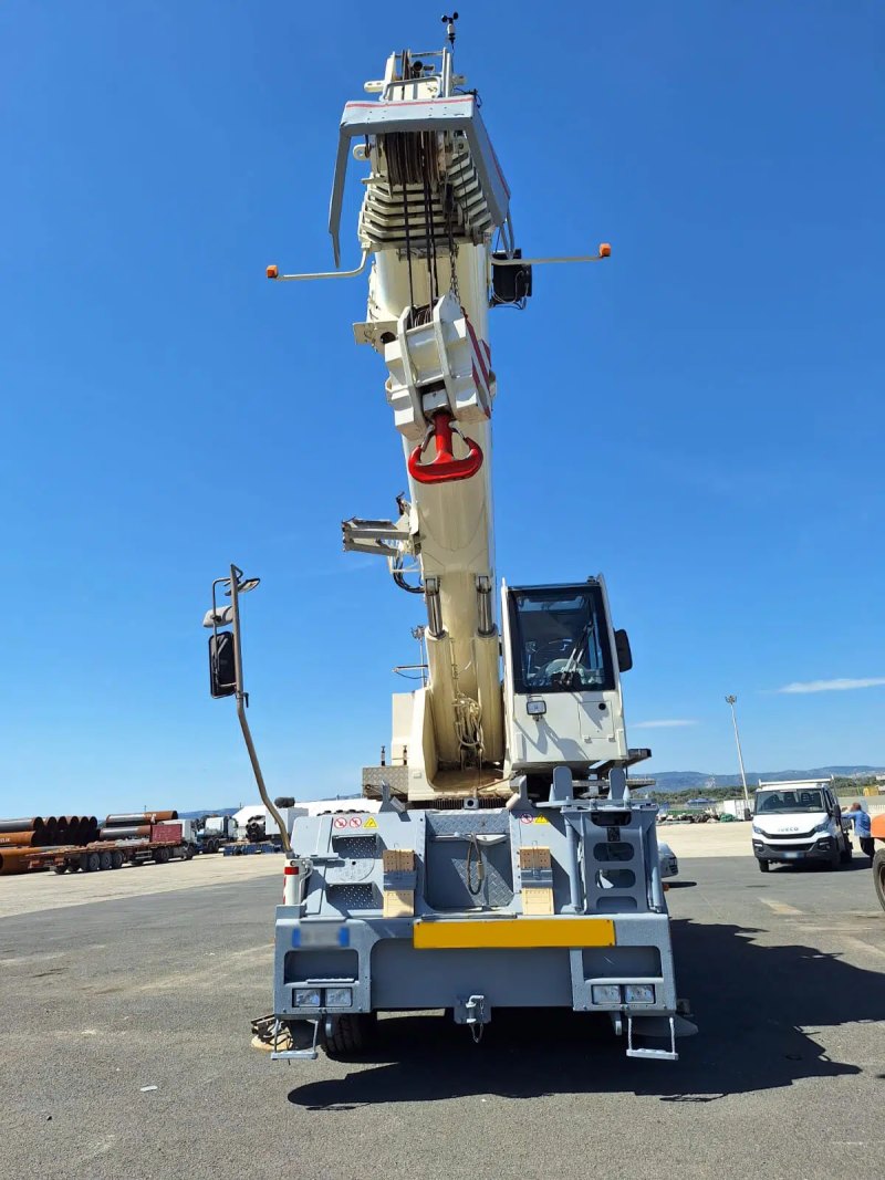 Grove GMK 3050 Mobile Crane