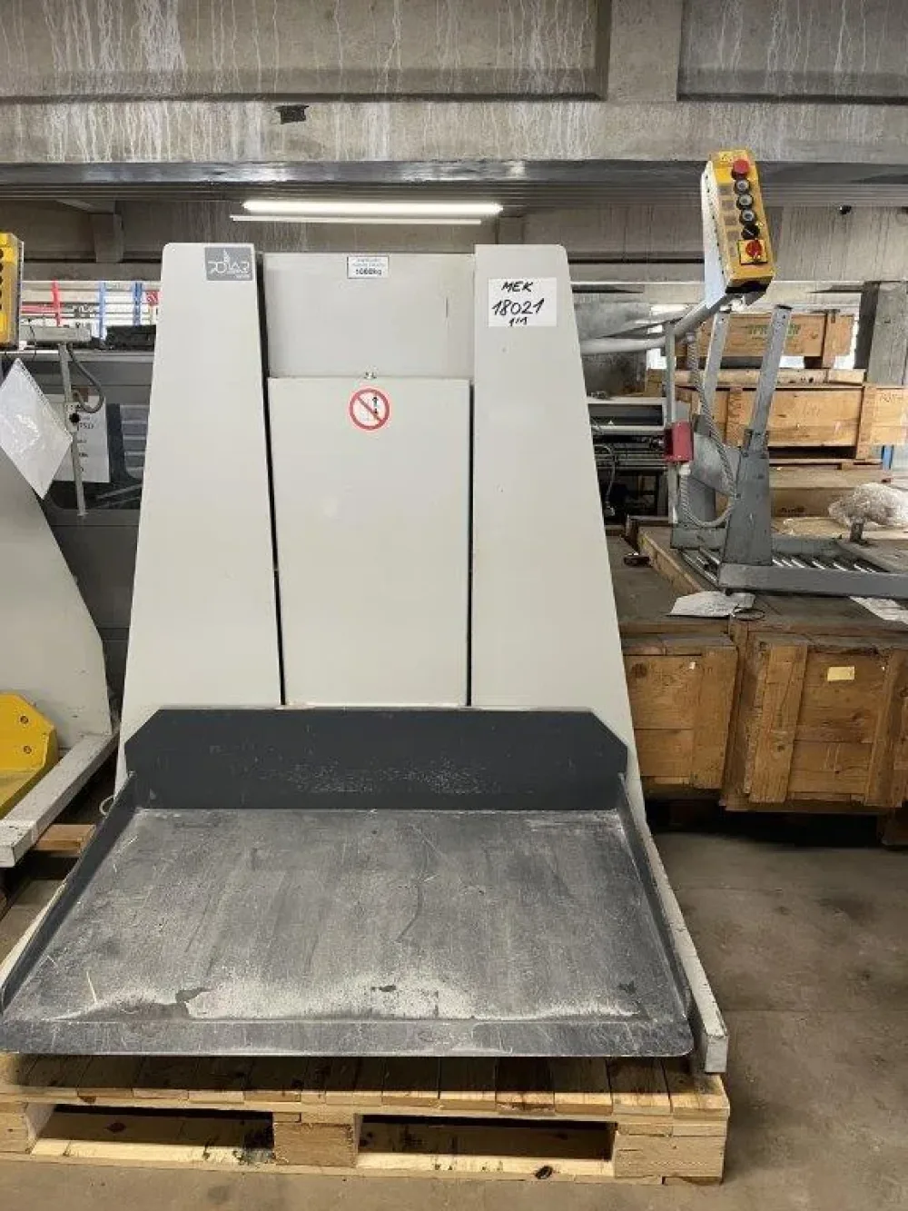 Polar LW-1000-4 elevador palet