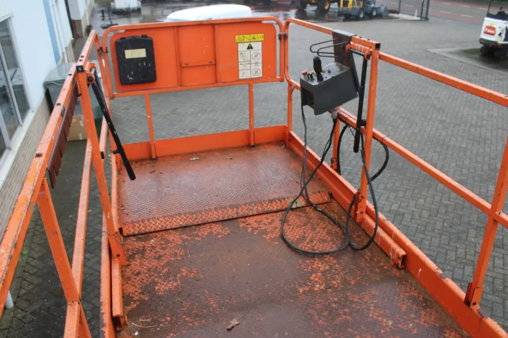 JLG M 3369