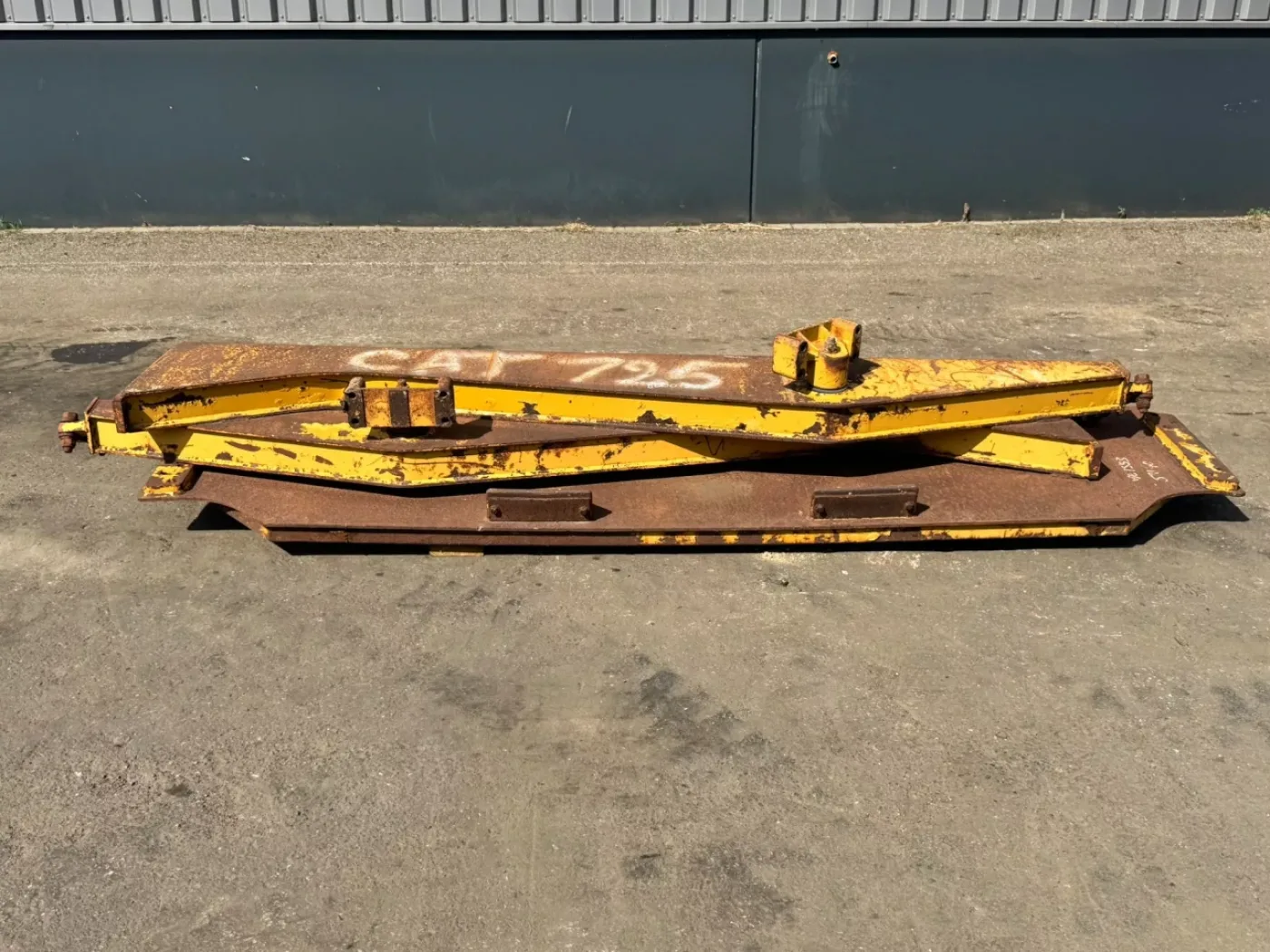 Caterpillar Tail gate 725 - 3