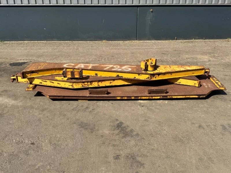 Caterpillar Tail gate 725