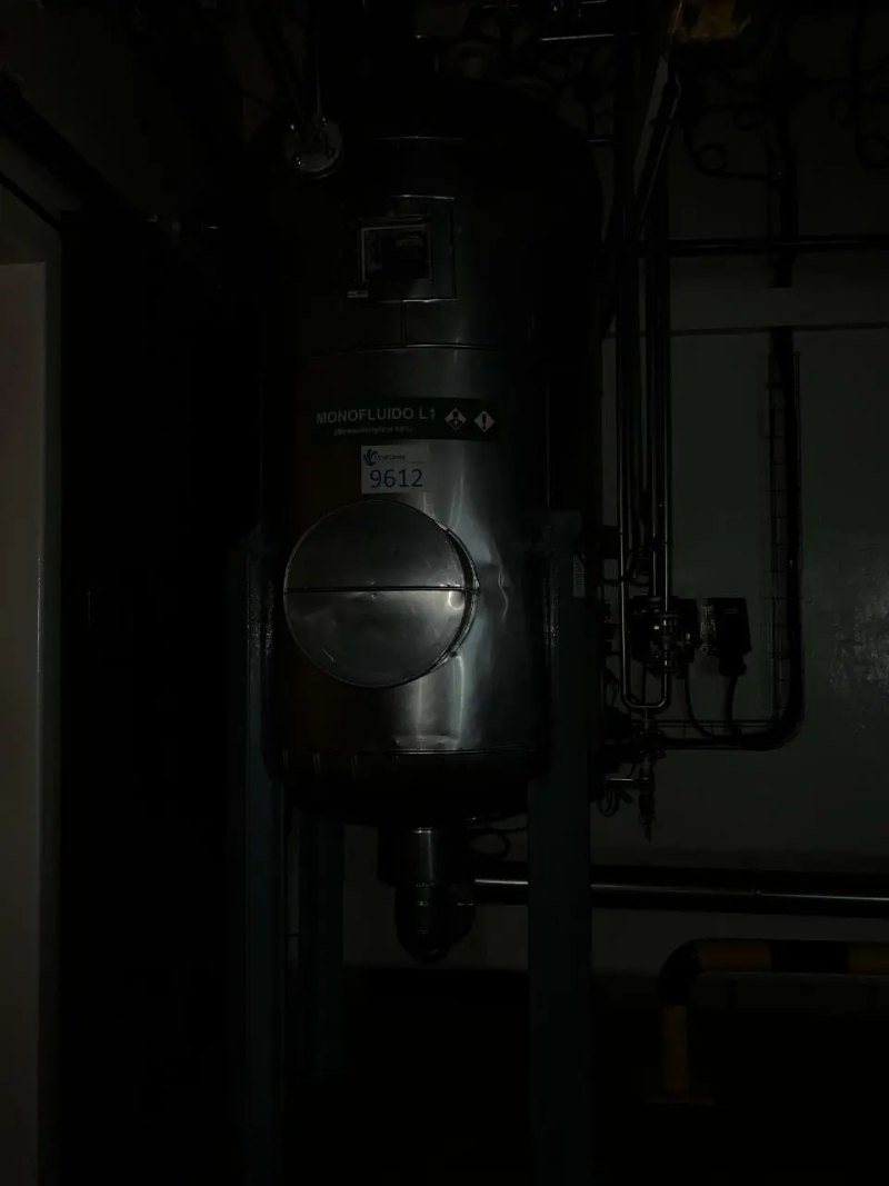 USED STAINLESS STEEL TANK 1,074 LITERS HEAT INSULATED