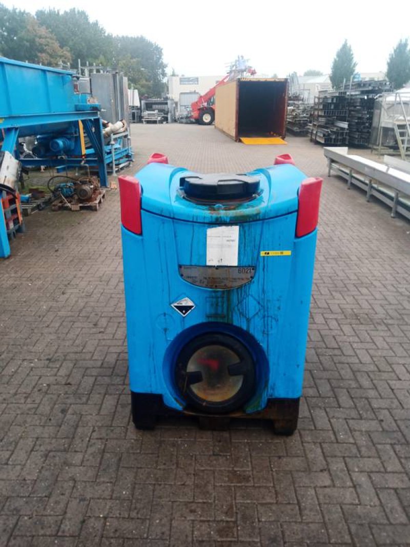 Plastic tank with iron(III) chloride