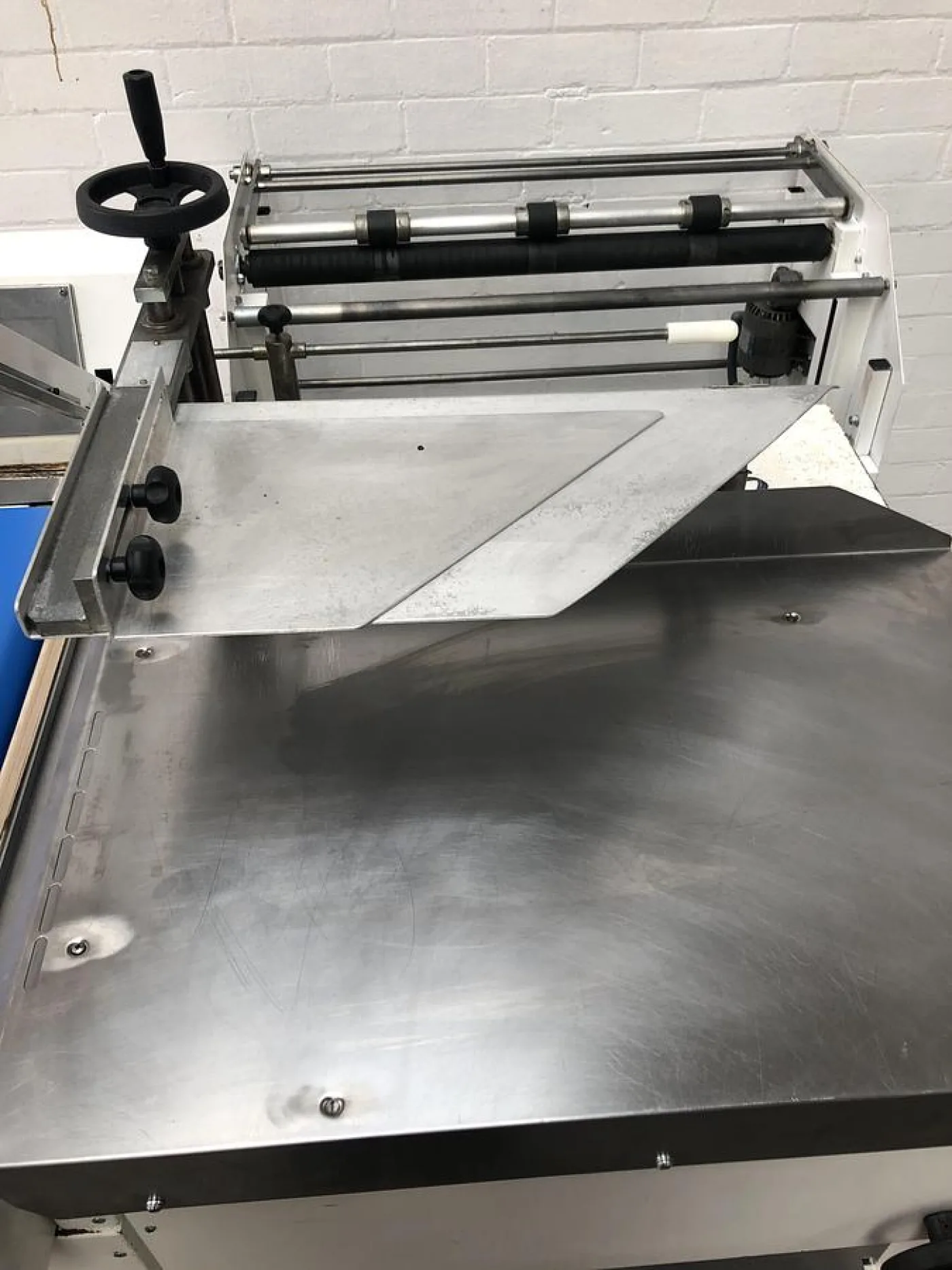 BlueBird Swallow semi automatic L Sealer 600 by 600 Seal area - 5