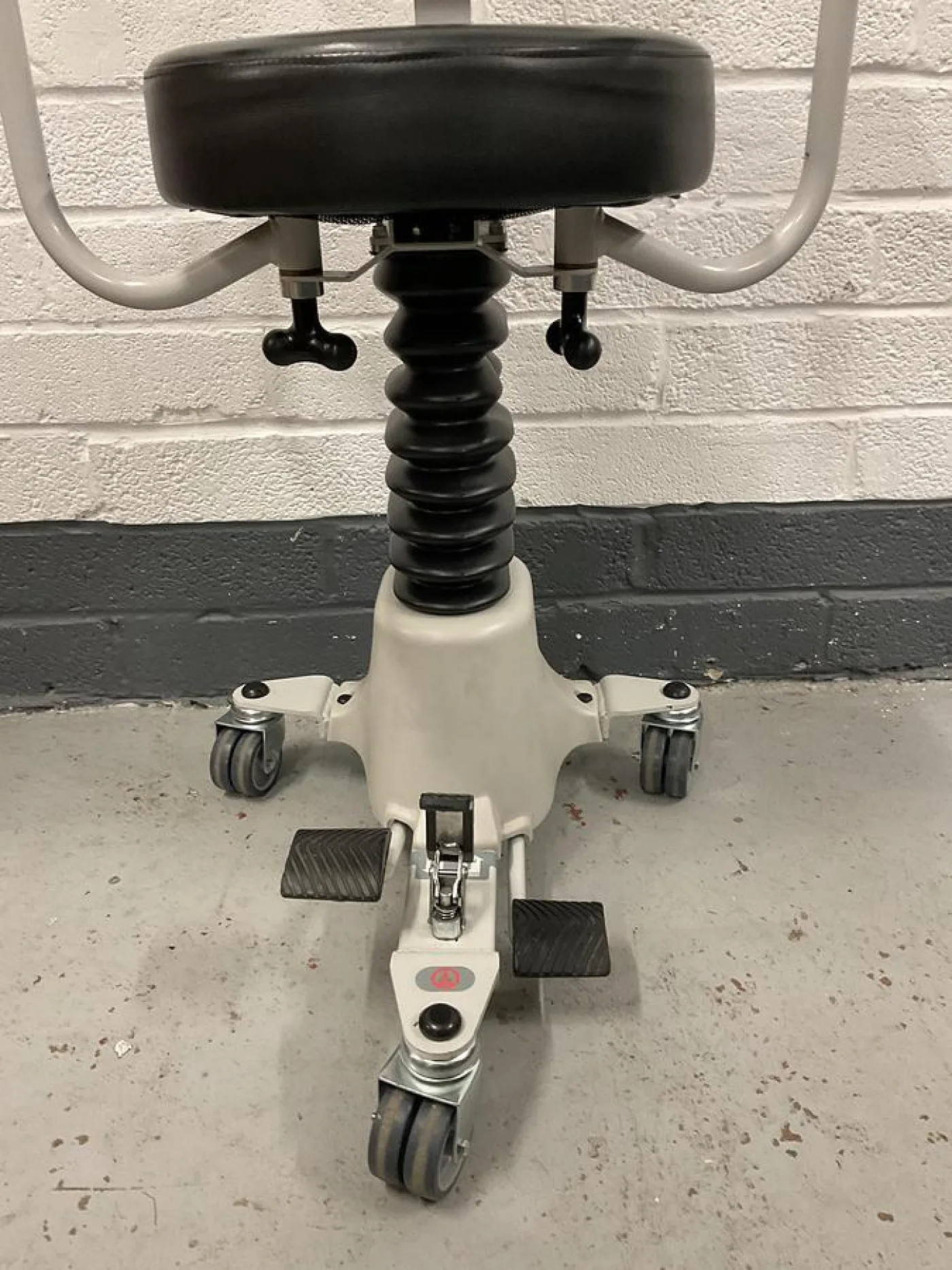 Stryker 830 Surgistool II - 3
