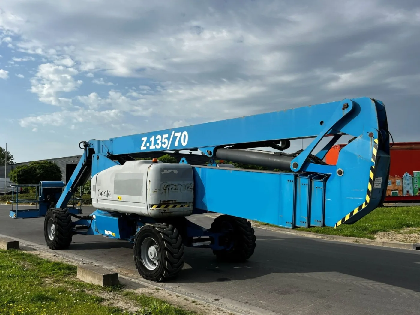 Genie Z-135 - 4