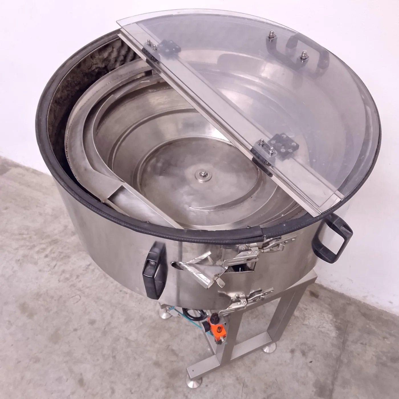 ALIMENTATORE VIBRANTE A TAZZA PER TAPPI – METECH - 4