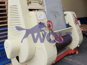 Stahl-Dreiwalzwerk BAUERMEISTER - Type DW-51 mit ca. 1000 mm Walzenbreite.