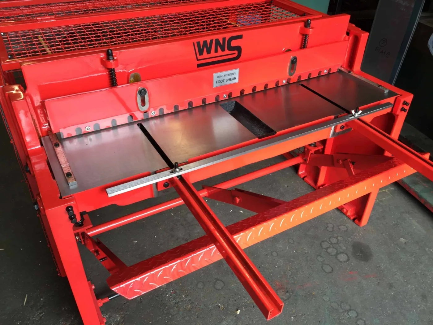 WNS Cast Treadle Guillotine 1320mm x 1.5mm Capacity - WNS - W. Neal Services Ltd - 5