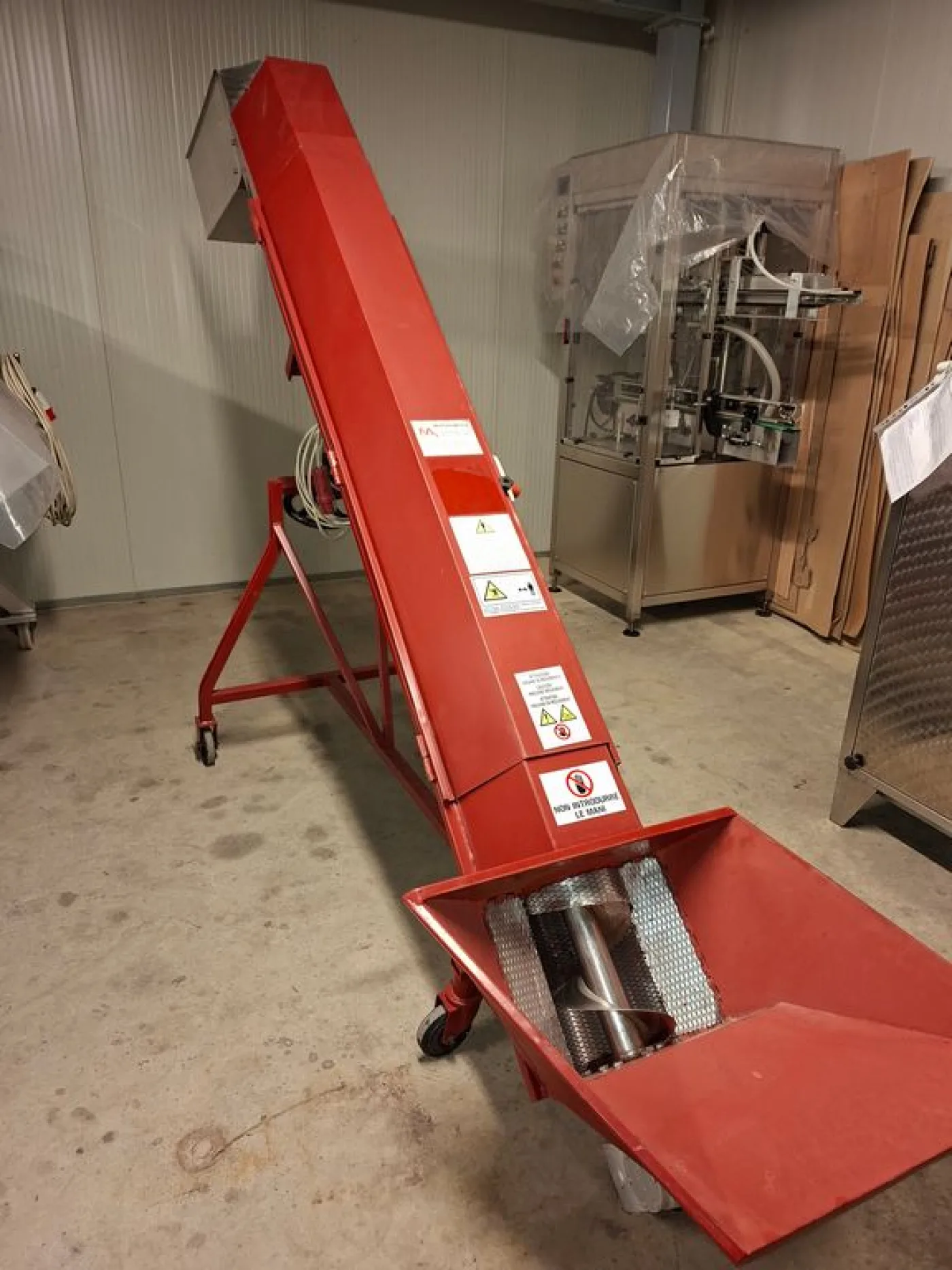 BELT ELEVATOR/ DRAWERS WITH GEAR MOTOR FOR ROTATION OF THE SCREW AND LOADING HOPPER, SECOND HAND EQUIPMENT - 1