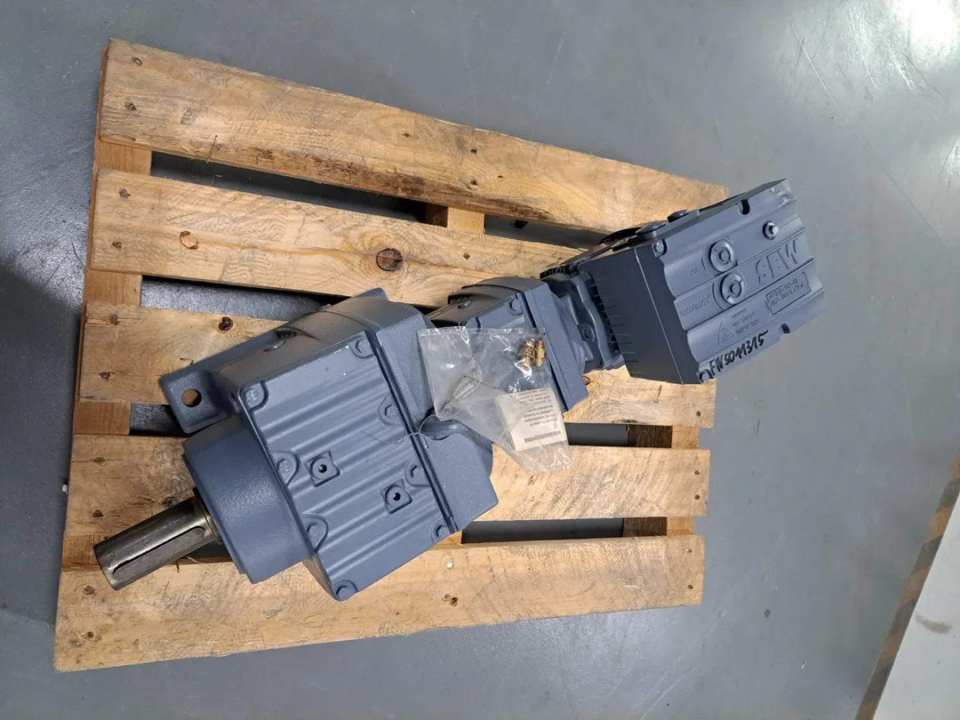 SEW Eurodrive Getriebemotor R77R37DRS71S4/MM03 - 4