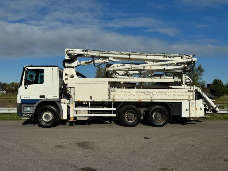 Mercedes Benz Actros 2632 6×4 with Putzmeister BSF 24-4 11 24m concrete pump