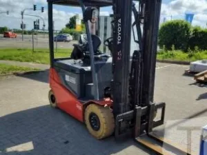 Toyota traigo 8FBMKT25