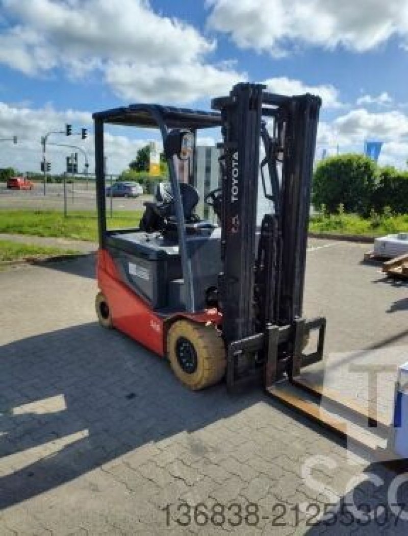 Toyota traigo 8FBMKT25