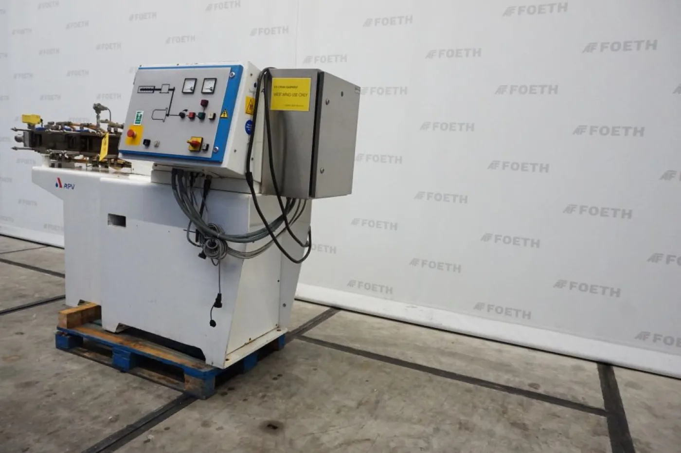 APV Products 50 - Double screw extruder - 3