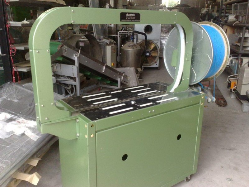 REGGIATRICE A POSTAZIONE FISSA – AKROPACK – MOD. AS-210