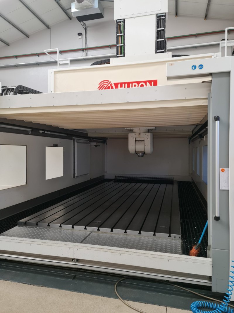 BEARBEITUNGSZENTRUM “HURON” TYP KXG 45-23
