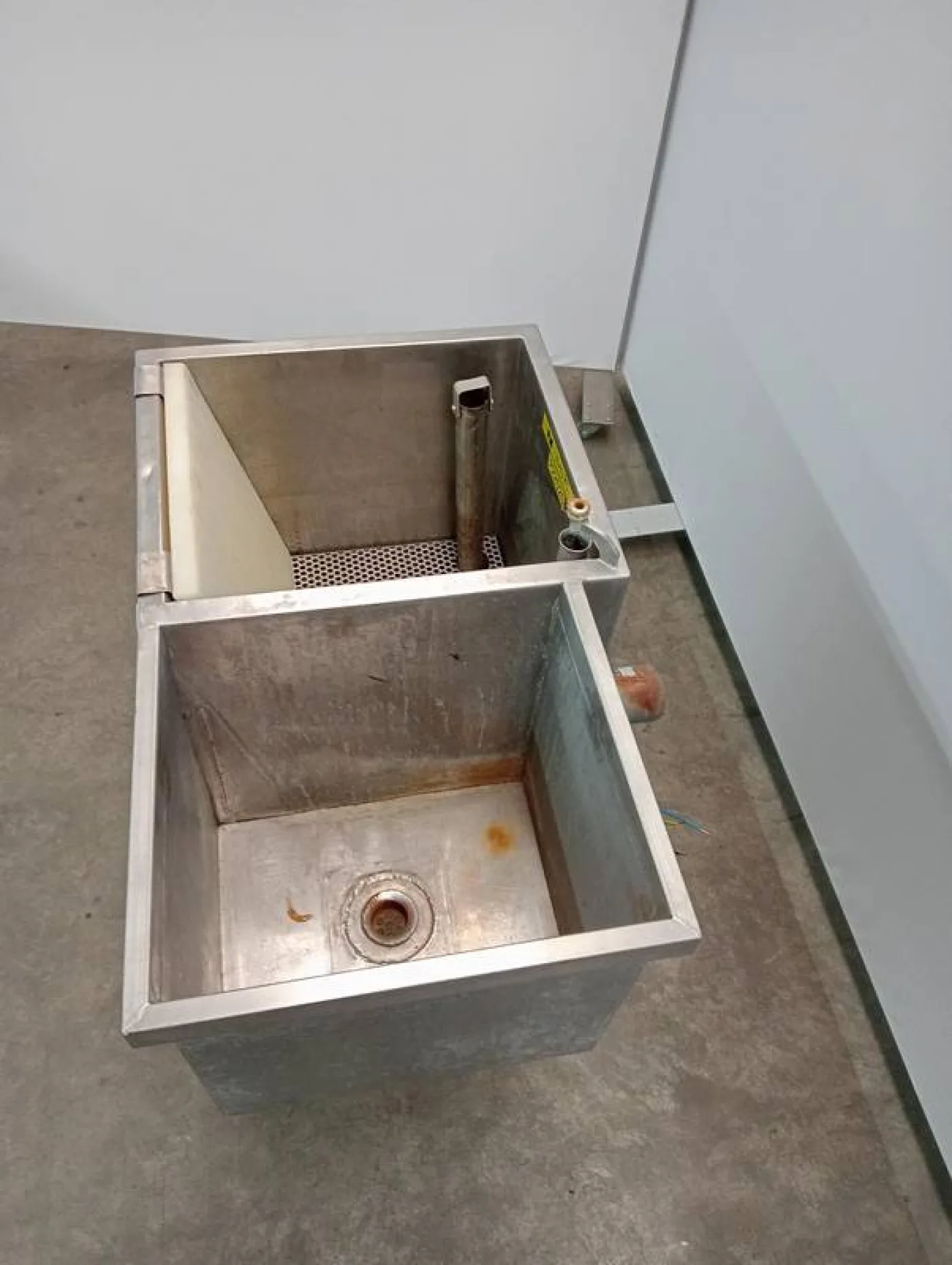 Wash bassin and sterilizer - 7