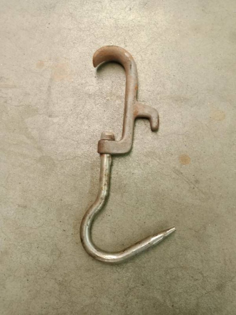 Hooks slaughter slide