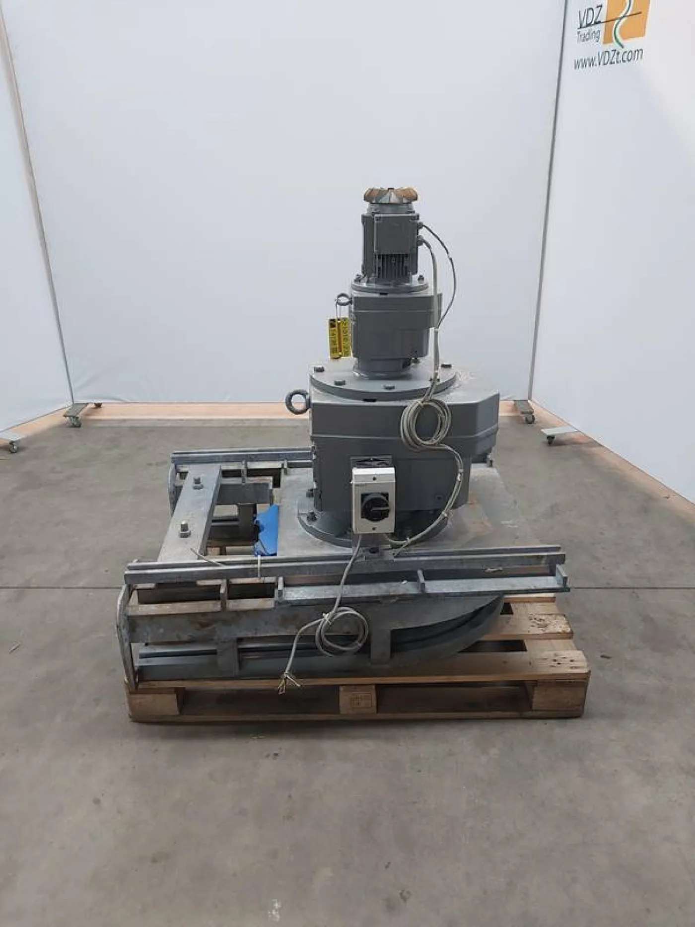Drive wheel for bi-rail conveyor - 5