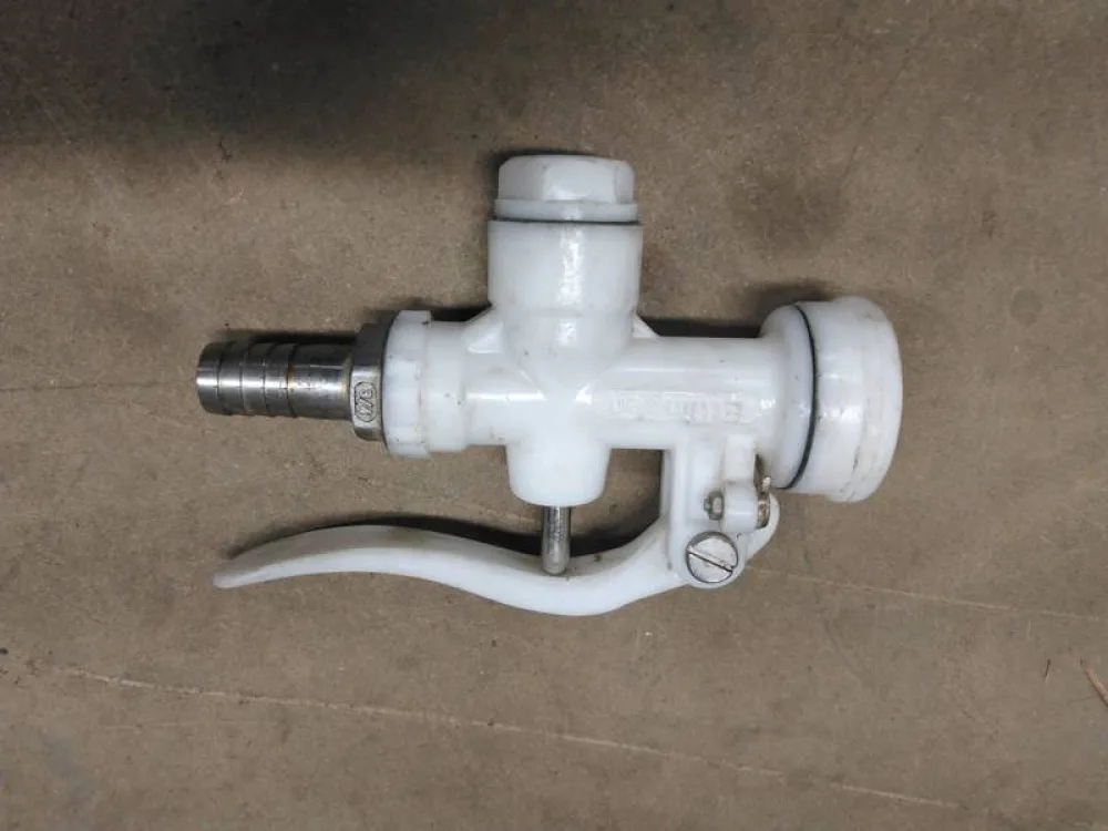 Water spray nozzle - handheld