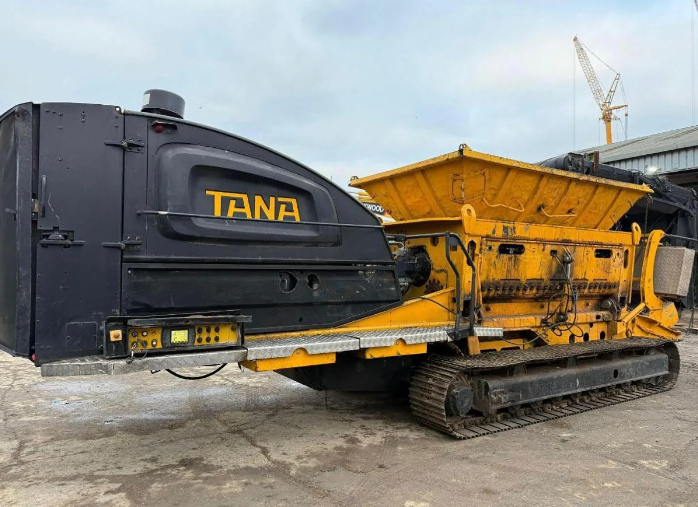 2016 TANA Shark 440DT Slow Speed Shredder - 1