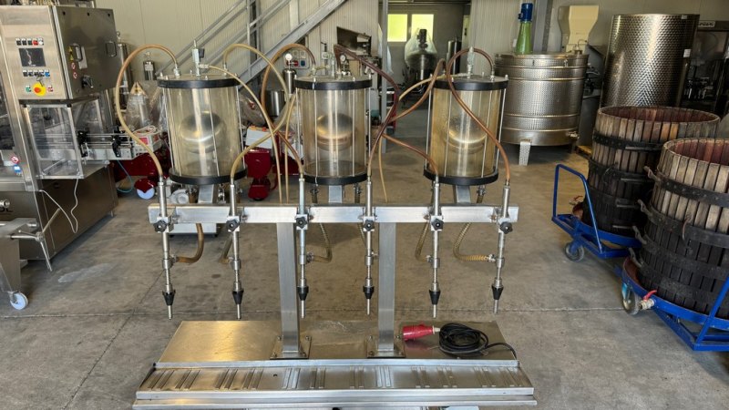 IN-LINE FILLING MACHINE WITH 6 NOZZLES IN STAINLESS STEEL WITH VACUUM, ENOBERG BRAND, SECOND-HAND MACHINE