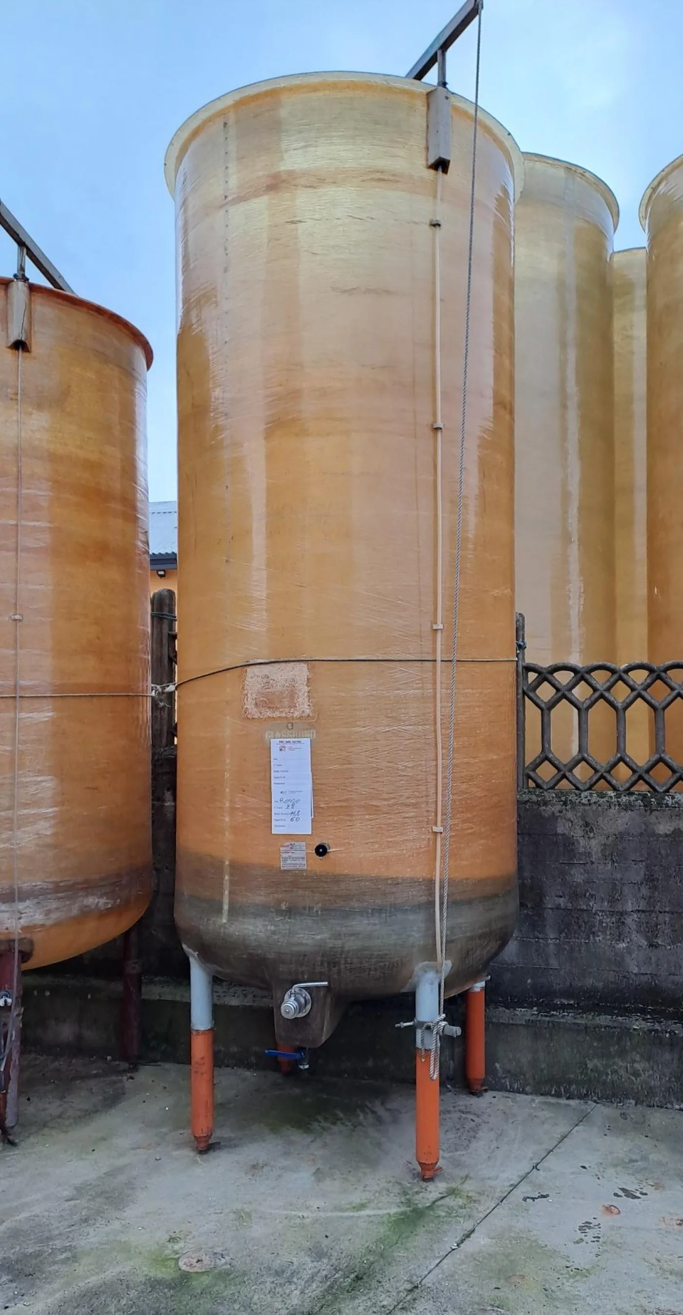 FIBERGLASS TANK VARIABLE CAPACITY FIRM GIMAR ROUNDED BOTTOM, CAPACITY HL 60 ABOUT, SECOND-HAND EQUIPMENTS - 1