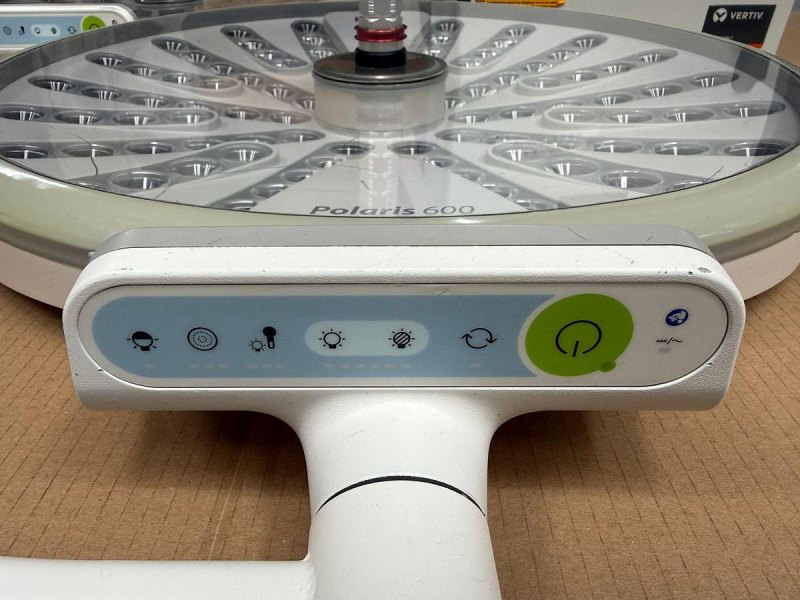 Dräger Polaris 600 MedView LED Dual Light with 24-32 Inch LCD Monitor Holder YOM: 2019