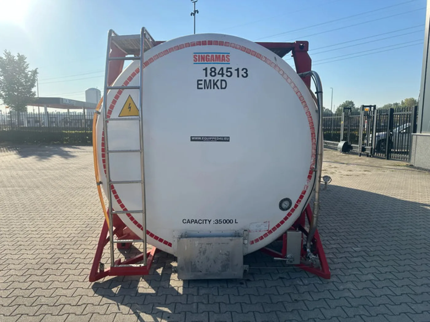34.980L / 1-comp. / 4 BAFFLES / 20FT swapbody / T11 / EMKD / ADR 2.55Y + CSC-inspection: 01/2028 INSIDE DAMAGE FOR STORAGE ONLY!!! - 4