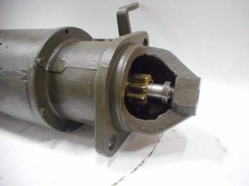 Startmotor ( gereviseerd door defensie en door ons nagekeken )