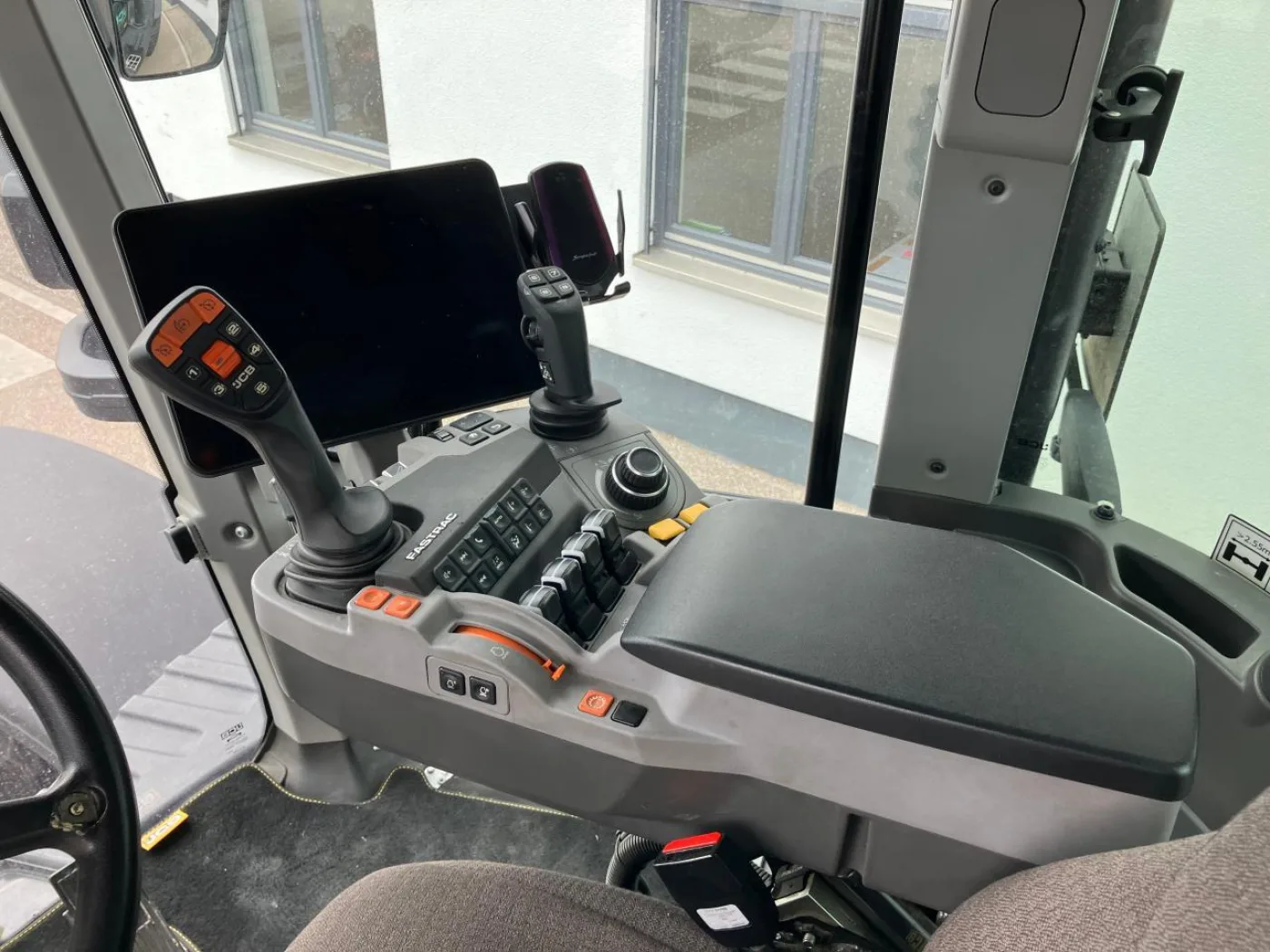 Schlepper JCB Fastrac 8330 iCON - 6