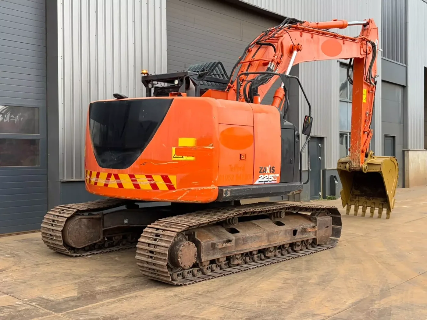 Hitachi ZX225US5LC - 4